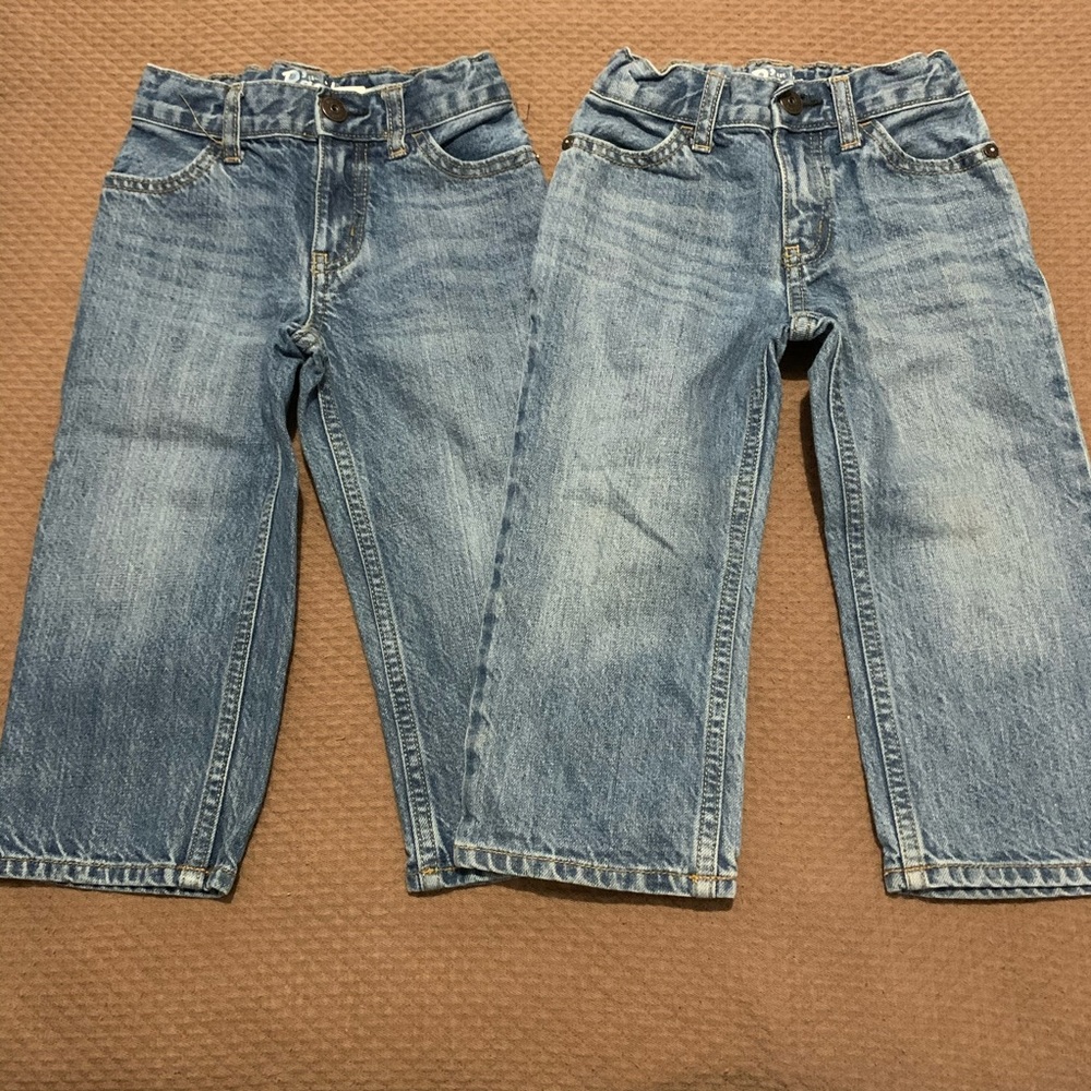 🚨2 pairs OshKosh B’gosh classic toddler 2T jeans